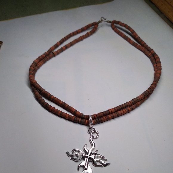 The silver tone cross and red puka shells 16 inch - Picture 3 of 7